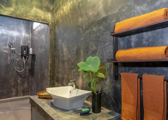 Holiday home - Four Bedrooms Near Angkor Wat *